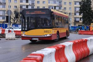 ZTM Warszawa potwierdza, e na linii autobusowej 141 notuje bardzo due opnienia z powodu licznych korkw i remontw na jej dugiej trasie