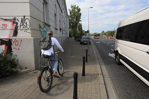 Rowerzyci na chodnikach maj nas wszystkich gdzie. Jest jeszcze gorzej ni kiedy