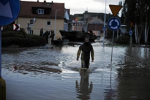 Powd w Kodzku, wrzesie 2024. Ulice miasta zalaa woda pynca od Ldka-Zdroju i Stronia lskiego