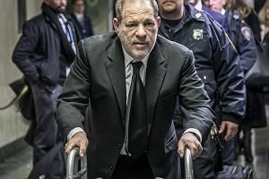 Harvey Weinstein opuszcza gmach sdu  na Manhattanie, 16 stycznia 2020 r.