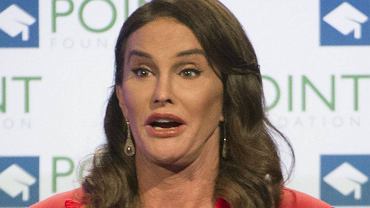 Caitlyn Jenner po raz pierwszy z TAKIM dekoltem. Jej piersi s tematem numer 1. "Warte pokazania"