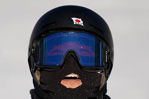 Japoczyk Gen Fujii po upadku w finale zawodw Freeski Big Air mczyzn podczas Pucharu wiata FIS Snowboard & Freeski World w Pekinie.