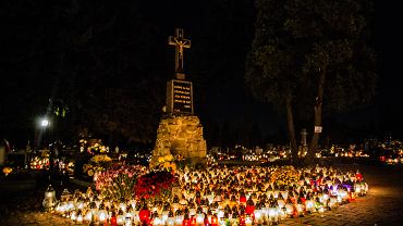 Czy 2 listopada jest dniem wolnym od pracy? Czy sklepy s otwarte? Zobacz, jak witujemy Zaduszki