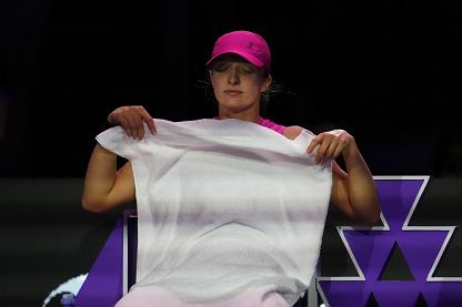 Iga witek podczas meczu z Barbor Krejcikov, WTA Finals w Rijadzie