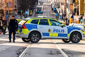 Policja na ulicy w Goteborgu, Szwecja.