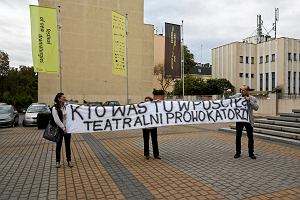 Protest stowarzysze prawicowych i katolickich pod Teatrem Polskim w Bydgoszczy