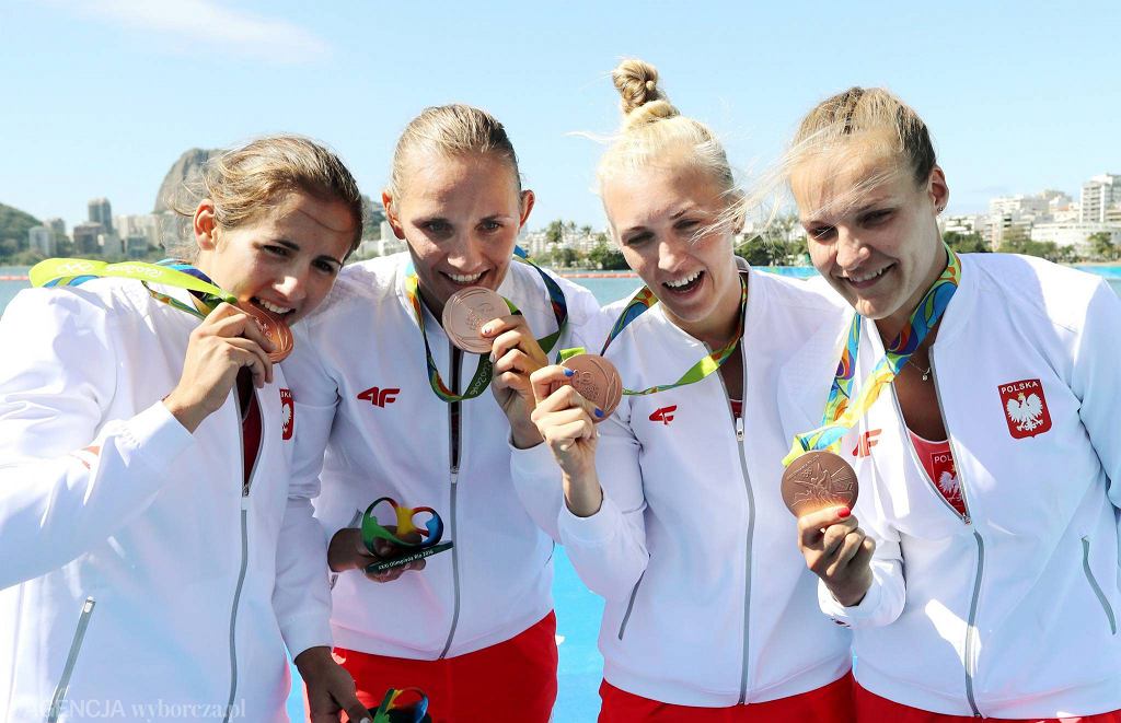 Od lewej: Maria Springwald, Joanna Leszczyska, Agnieszka Kobus i Monika Ciaciuch z brzowymi medalami igrzysk olimpijskich w Rio de Janeiro