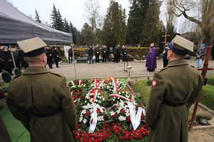 Pogrzeb prof. Zbigniewa Wawra, dyrektora Muzeum azienki Krlewskie, na Cmentarzu Wojskowym na Powzkach