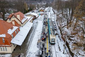 Pocig do wieradowa-Zdroju. Linia kolejowa Gryfw lski - Mirsk - wieradw-Zdrj z drona