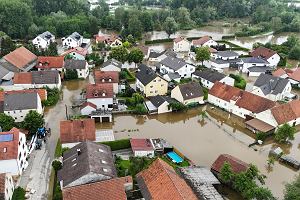 Powd w Niemczech. Gotteshofen w okolicach Ingolstadt nad rzek Paar, 2 czerwca 2024 r.