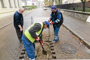 We wtorek pracownicy Wodocigw Pockich kontrolowali jedno z zapadlisk