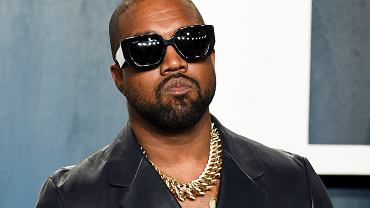 Nie tylko Wersow lubi cudze logotypy. Kanye West jest oskarony o kradzie logo znajdujcego si na koszulkach 'Donda'