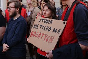 Inauguracja roku akademickiego 2023/2024 - protest studentw. Uniwersytet Warszawski, 2 padziernika 2023 r.