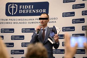 Zatrzymany we wtorek prezes Stowarzyszenia Fidei Defensor Adam S. podczas konferencji ''Chrystianofobia - chrzescijanstwo poza granicami tolerancji'' w szczeciskim hotelu Courtyard by Marriott w listopadzie 2022 r.