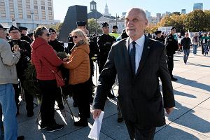 Pose PiS Antoni Macierewicz podczas 174. miesicznicy smoleskiej, 10 padziernika 2024 r.