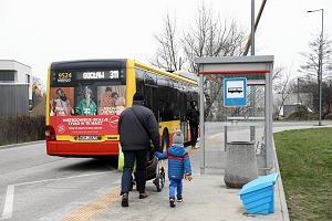 Autobus linii 311 na ptli Kamionek przy ul. Podskarbiskiej przed kursem o godz. 7.39 w kierunku Gocawia