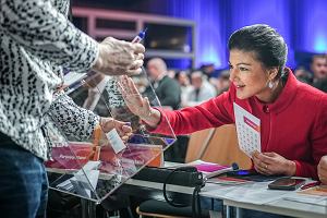 Sahra Wagenknecht oddaje gos na konferencji zaoycielskiej nowej partii Wagenknecht, 'Sojuszu Sahra Wagenknecht - dla Rozumu i Sprawiedliwoci' w Berlinie, 27 stycznia 2024 r. r. Partia zostaa oficjalnie zaoona na pocztku stycznia i liczya okoo 450 czonkw.