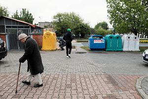 Pojemniki do segregacji odpadw na ulicy Gronowej