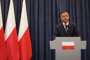 Prezydent Andrzej Duda owiadcza, e zawetuje dwie z trzech pisowskich ustaw ograniczajcych niezaleno sdownictwa (o KRS i Sdzie Najwyszym). Warszawa, 24 lipca 2017