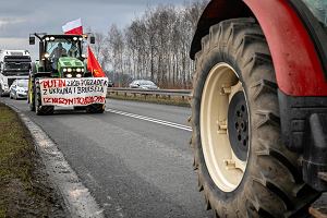 Na protecie rolnikw w Gorzyczkach doszo do skandalicznej sytuacji. Na jednym z cignikw wywieszono proputinowski baner i flag ZSRR