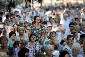 Tradycyjna pielgrzymka kobiet i dziewczt do Bazyliki Piekarskiej