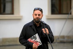 Dyrektor CSW Piotr Bernatowicz podczas otwarcia wystawy 'Polonia bez cenzury 2' autorstwa Ignacego Czwartosa