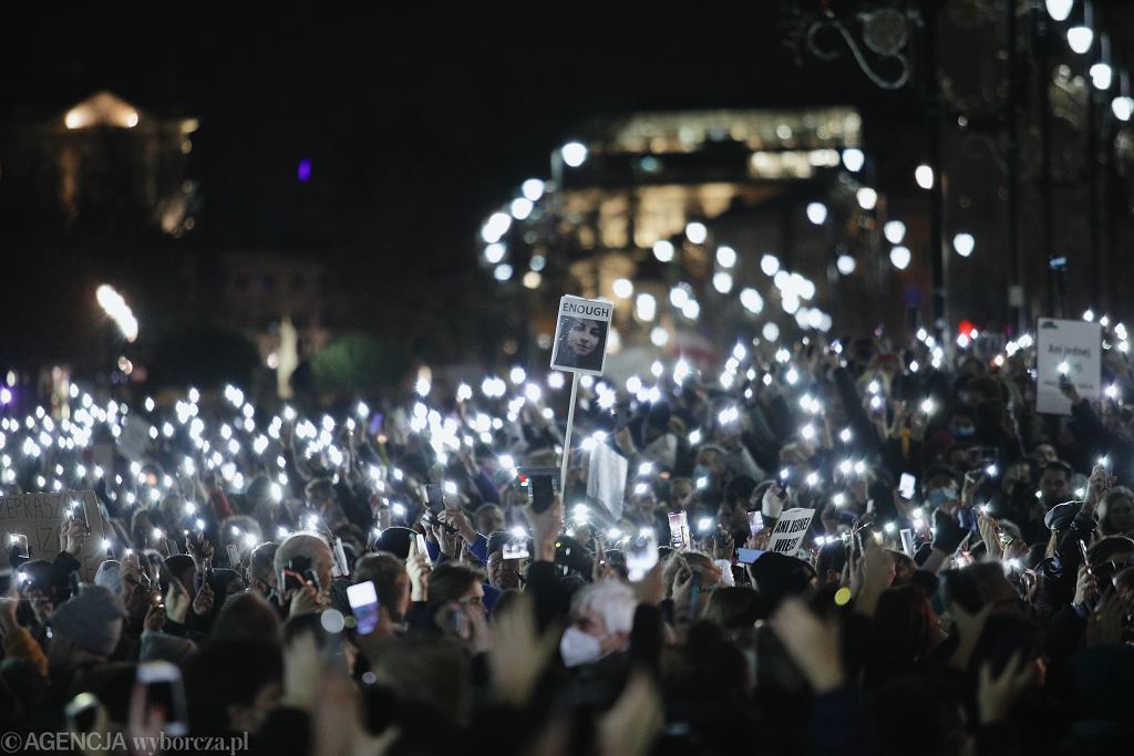 Manifestacja 'Ani jednej wicej! Marsz dla Izy'. Protest przeciwko niemal cakowitemu zakazowi aborcji po mierci 30-letniej Izabeli z Pszczyny