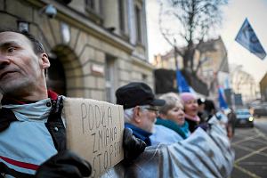 Demonstracja KOD przed Sdem Okrgowym w Katowicach