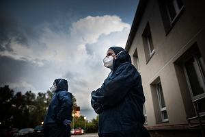 Lekarze i caa ochrona zdrowia od wielu miesicy pracuje w maseczkach. Gdy ruchy covid stop zyskuj w si lekarze Ciemiga i Fiaek  walcz z antymaseczkowymi stereotypami. Niezapomniany wpis robi pielgniarka Drobiska