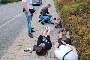 Katowiccy policjanci przy Silesia City Center zatrzymali cztery osoby, ktre okrady drogeri Rossmann i podczas ucieczki zagazoway pracownika ochrony.