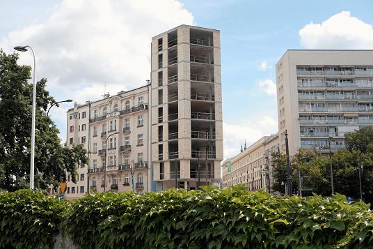 Wizualizacja placu Politechniki z dokoczon inwestycj w naroniku Nowowiejskiej i niadeckich. W tym miejscu od blisko 30 lat straszy rozgrzebana budowa, nazywana szkieletorem.