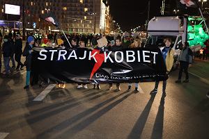 Warszawa. Protest Strajku Kobiet w rocznic wyroku Trybunau Konstytucyjnego ograniczajcego prawo do aborcji.