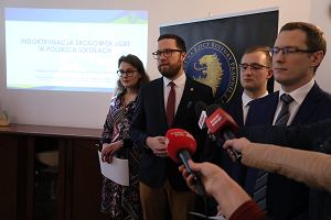 Konferencja 'Indoktrynacja rodowisk LGBT w polskich szkoach' w siedzibie Ordo Iuris w Warszawie, 24 stycznia 2019. Drugi z lewej - Tymoteusz Zych