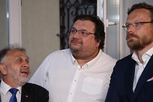 Krzysztof Zaremba (w rodku) w czasie wieczoru wyborczego PiS w Szczecinie