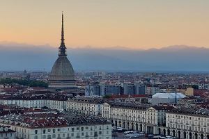 Widok na Turyn z tarasu kocioa kapucynw. To z tego miejsca pochodz najsynniejsze zdjcia miasta z Mole Antoneliana