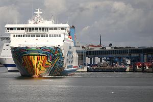 Prom Polferries ''Cracovia'' w terminalu w winoujciu.