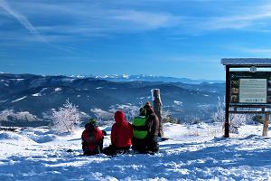 Barania Gra ( 1220 m n.p.m.) jest jednym z najpopularniejszych beskidzkich szczytw. Gra synie z przepiknych widokw. Warto wybra si tam na wycieczk w zimowy, pogodny dzie, widoki zapieraj dech w piersiach.