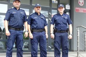 Policjanci ze Zwolenia wycignli z bagna matk z dwjk maych dzieci