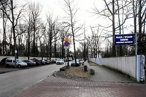 Narodowy Instytut Kardiologii przy ul. Alpejskiej. Przed szpitalem ma powsta czterokondygnacyjny parking na 700 aut.