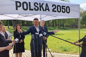 Maj, 2022. Szymon Hoownia, lider Polski 2050, z wizyt w Gorzowie. - Kady dzie rzdw PiS, tych nieudacznikw, to dzie stracony dla Polski - mwi Hoownia.