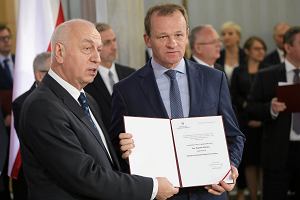 Zbigniew Dolata, pose PiS z Gniezna, odbiera zawiadczenia o wyborze na kolejn kadencj. Sejm, 24 padziernika 2019 roku