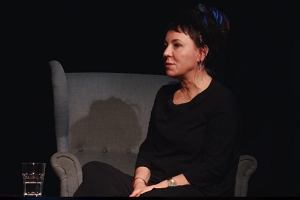 Olga Tokarczuk podczas wywiadu z Irkiem Grinem, dyrektorem Wrocawskiego Domu Literatury