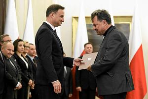 Prezydent Andrzej Duda oraz ksidz Pawe Bortkiewicz podczas powoania czonkw Narodowej Rady Rozwoju