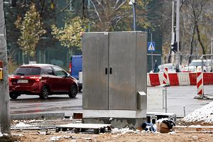 Potna 'wita skrzynka' ustawiona przy samym naroniku ulic Gagarina i Czerniakowskiej.