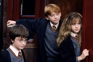 Harry Potter, Ron Weasley i Hermiona Granger wrc do Hogwartu. HBO Max pracuje nad serialem na podstawie ksiek o Harrym Potterze