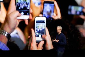 CEO Apple'a Tim Cook podczas prezentacji iPhone'a 7 w San Francisco. Apple jest jednym z gigantw, ktrzy ukrywaj zyski w rajach podatkowych