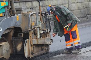 Wymiana nawierzchni jezdni na Trasie azienkowskiej.