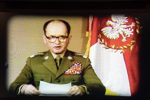 13 grudnia 1981 r. Genera Wojciech Jaruzelski w przemwieniu telewizyjnym ogasza wprowadzenie stanu wojennego w Polsce. w ramach wystawy w Europejskim Centrum Solidarnoci ECS (Europejskie Centrum Solidarnoci) w Gdasku. 2 czerwca 2019  Wojciech Strozyk / Alamy Stock Photo