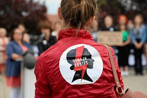 Protest pod hasem ''Ani Jednej wicej!'' na pl. Solidarnoci w Szczecinie