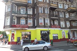 Oszpecony przez KFC parter kamienicy